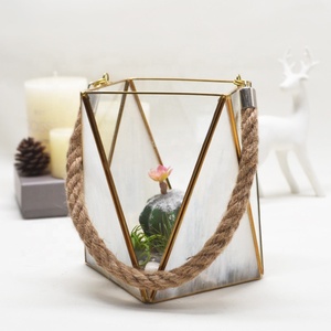 Formes modernes personnalisées Bougeoirs en verre au mercure Verre clair Cadre en métal doré Lanterne décorative Style Maison de Noël - Product Image 2