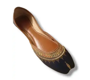MEGA IMPEX – Collection de chaussures Khussa haut de gamme pour femmes, brodées à la main, style Multani Kasuri, respirantes, idéales pour l'été et les mariages - Product Image 4