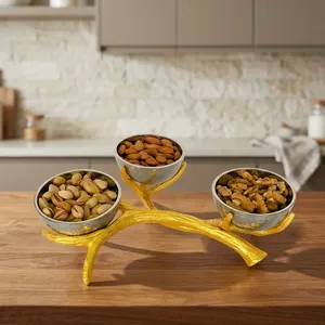 Ensemble de 3 bols à condiments avec un design martelé doré |   Bols de service pour fruits secs, chutneys, snacks, sauces, cornichons et décoration de table - Product Image 6