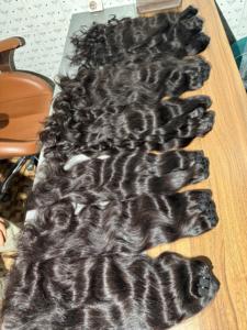 Extensions de cheveux vierges à ondulation naturelle de luxe offrant une brillance soyeuse et durable pour des transformations de beauté haut de gamme - Product Image 5