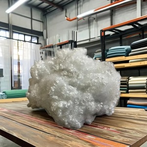 ใยโพลีเอสเตอร์รีไซเคิล 100% เกรด RPET ได้รับการรับรองมาตรฐาน GRS OEKO TEX  ซิลิโคนเคลือบสีขาว 7D HCS สำหรับใช้ในงานสิ่งทอภายในบ้าน เช่น หมอนอิง - Product Image 1