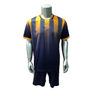 Uniformes de football en polyester 100% de haute qualité en gros, respirants, sublimés, légers, à séchage rapide, tailles personnalisées, noms d'équipe - Product Image 4