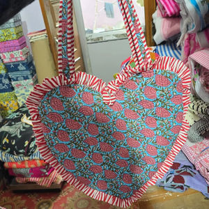 Sac fourre-tout pour femme en coton doux matelassé multicolore à volants, personnalisé, avec fermeture éclair, idéal pour l'été - Product Image 1