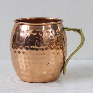 EVANA IMPEX Tasse à Moscow Mule en cuivre artisanale avec poignée en laiton, design baril, verres de bar et de restaurant, martelé, étanche, durable - Product Image 2