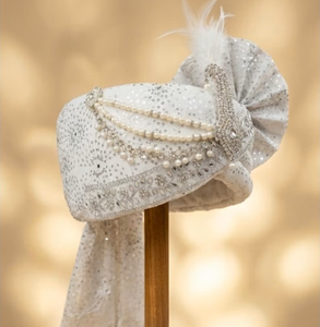 Safa de mariage royal blanc pour le marié avec perles et pierres, turban indien traditionnel fait main en gros pour les mariages - Product Image 3