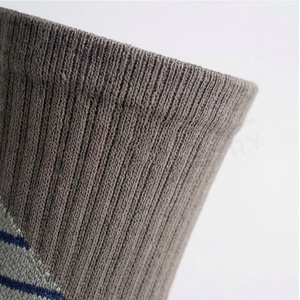 Chaussettes ras du cou pour hommes, couleur unie, tricotées, respirantes, en coton, polyester et élasthanne, pour usage quotidien en automne, style classique - Product Image 4