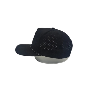 Gorra de Golf Transpirable e Impermeable de Fabricante Confiable, con Perforaciones Láser, Estructurada, de 6 Paneles, Cierre a Presión, Bordado Negro Completo - Product Image 3