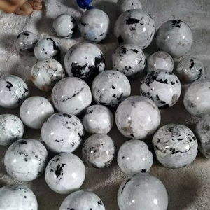 Esfera de Piedra Lunar Arcoíris Natural Pulida con Inclusiones de Turmalina Negra para Decoración del Hogar y Meditación - Product Image 2