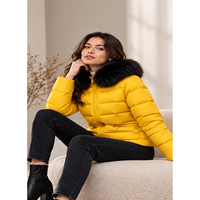 Veste matelassée jaune pour femme avec col en fausse fourrure noire, veste d'hiver matelassée, fabricant en gros OEM ODM