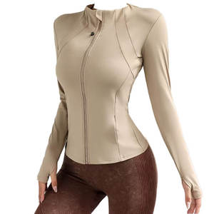Veste de yoga athlétique personnalisable avec votre propre logo, pour usage intérieur et extérieur, vêtements de fitness pour femmes, veste de yoga courte pour femmes - Product Image 1