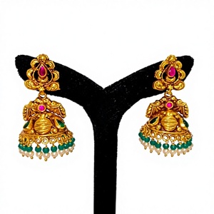 Pendientes Clásicos Antiguos de Oro Sólido de 22k Hechos a Mano con Esmeraldas Verdes y Perlas Naturales para Bodas - Product Image 1