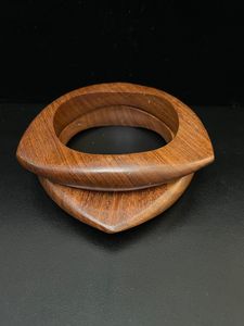 Brazalete Abierto SOFIYA CRAFT para Mujer, Estilo Vintage, de Madera Natural Cuadrada, Acabado Pulido con Vetas Marrones, Diseño Católico - Product Image 6