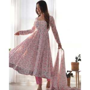 Hermoso Vestido Anarkali Modesto para Bodas con Pallu y Dupatta para Fiestas y Ocasiones Especiales - Product Image 1