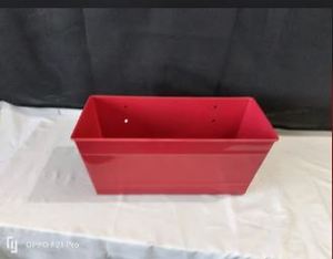 Bac à plantes moderne en métal avec finition thermolaquée, construction durable pour utilisation au sol, taille et poids personnalisables - Product Image 3