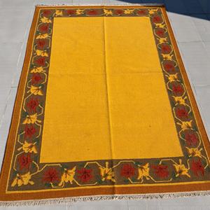 Alfombra Kilim de Lana Hecha a Mano, Color Amarillo, Borde Abstracto, Tejido Plano, Ecológica, Apta para Mascotas, Alfombra Tradicional para Sala de Estar - Product Image 1