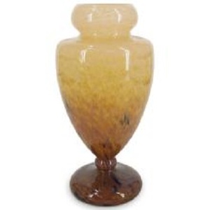 Vase à fleurs en résine pour la décoration intérieure, vase élégant pour une présentation florale dans les maisons modernes, vases en résine pour la décoration de la maison - Product Image 1