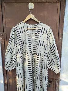 เดรสผ้าฝ้ายพิมพ์ลายบล็อก - ผ้าฝ้ายเนื้อนุ่ม, คอลเลคชั่นคริสต์มาส 2025, เดรสฮิปปี้สีขาวดำ - Product Image 5