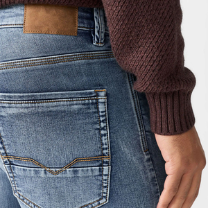 Fabricants sur mesure de jeans droits en coton pour hommes, avec logo de marque personnalisé, motif uni, taille haute, délavés, pour usage décontracté, vente en gros - Product Image 5