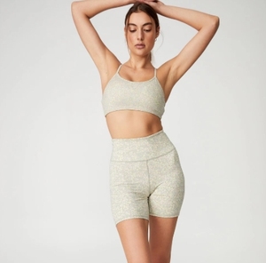 Ensemble de vêtements de sport pour femmes en tricot, haut court à manches courtes, short au-dessus du genou, couleur unie, respirant, sportif, pour la gym et le yoga - Product Image 1