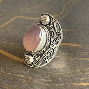 Anillo de plata con diseño vintage hecho a mano con piedra de cuarzo rosa, joyería antideslustre para uso unisex en el día a día y en cualquier ocasión. - Product Image 2