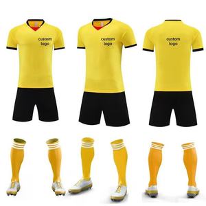 Vêtements de football professionnels, fabricant de tenues de football personnalisées, ensemble maillot et short d'équipe, vêtements de sport légers et durables - Product Image 2