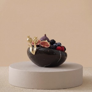 Cuenco Decorativo de Mármol Negro con Diseño de Granada y Detalles en Dorado para Decoración Moderna del Hogar, Diwali y Ocasiones Especiales - Product Image 6