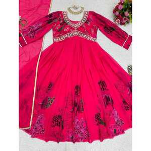 ESTAMPADO DIGITAL FANCY GEORGETT CON HILO SECUENCIA TRABAJO ALIA VESTIDO CORTADO CON DUPATTA ROSA - Product Image 6