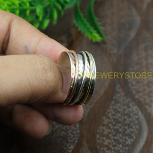Bague tournante martelée faite à la main en métaux mixtes (argent 925, cuivre, laiton), large, style bohème, pour la méditation et anti-anxiété, bijou - Product Image 4