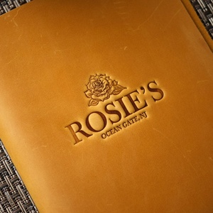 ที่ใส่เมนูหนังแท้พับได้ ดีไซน์หรูหรา ปกป้องอย่างดี ใช้งานสะดวก เหมาะสำหรับร้านอาหาร คาเฟ่ โรงแรม รุ่น LMC-0162 - Product Image 5