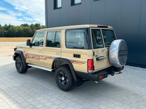 Toyota Land Cruiser GRJ76 LX Facelift 2024 – SUV 4x4 Totalmente Equipado, Transmisión Manual, Motor Diésel, Calidad de Exportación - Product Image 3