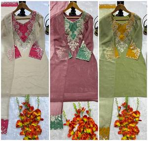 Ensemble Salwar en soie pure de qualité supérieure, croustillant et soyeux, avec broderies et découpes richement travaillées, pantalon palazzo et dupatta de créateur, qualité export. - Product Image 2