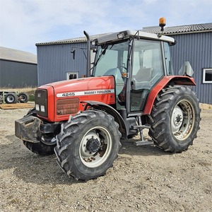 รถแทรกเตอร์ Massey Ferguson 4245 ขับเคลื่อน 4 ล้อ ประสิทธิภาพสูง พร้อมปั๊มเครื่องยนต์ ระบบขับเคลื่อนเกียร์อเนกประสงค์ เหมาะสำหรับการเกษตรขนาดใหญ่ - Product Image 2