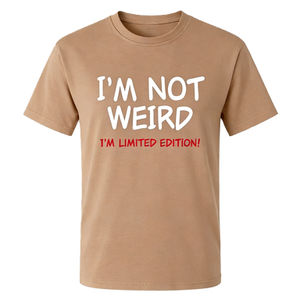 T-shirt en coton noir personnalisé, écologique, imprimé, décontracté, unisexe, à manches courtes, avec motif graphique 'Je ne suis pas bizarre' en édition limitée - Product Image 2