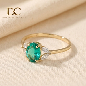 Nuevo Anillo de Compromiso y Boda Clásico de Lujo en Oro Amarillo de 14 Quilates con Diamante Cultivado en Laboratorio Certificado por IGI y Esmeralda Colombiana Cultivada en Laboratorio - Product Image 5