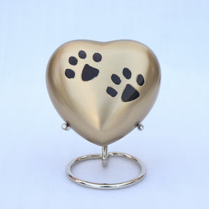 Urna de Cremación de Latón Metálico Hecha a Mano de Alta Calidad con Diseño de Huella Grabada para Cenizas de Mascotas, Electrochapada - Product Image 2