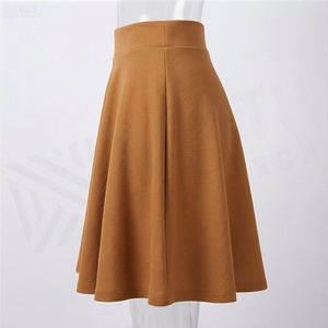 Jupe courte taille haute pour femmes, jupe trapèze de couleur unie, confortable, en polyester, à porter en toutes saisons - Product Image 3