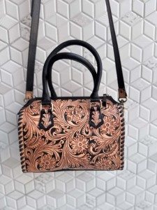 Bolso de Hombro de Cuero Tallado a Mano Estilo Bohemio Gitano, Hecho a Mano, para Mujer, Estilo Western, Multiusos, ¡Gran Oferta! - Product Image 1
