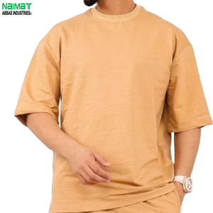 ชุดเซ็ตคู่สีพรีเมียมสำหรับผู้ชาย - เสื้อยืดคอกลมแขนสั้นสามสีทันสมัยพร้อมกางเกงเข้าชุดสวมใส่สบาย - Product Image 6