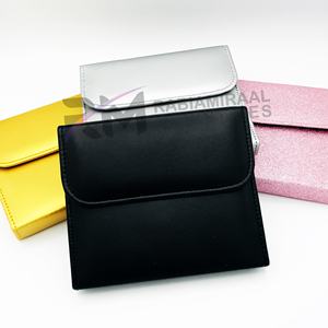 Pochette en cuir et étui magnétique avec pince à épiler, coton nettoyant et outil de beauté – Couleur blanche – Produit phare de l'Expo de mars RMI - Product Image 5
