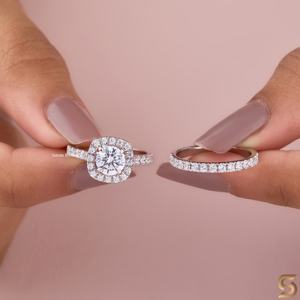 Anillo de Compromiso de Plata con Halo de Moissanita Redonda y 1 Diamante Central y 43 Diamantes Laterales Brillantes, Ideal para Regalo de Aniversario - Product Image 4