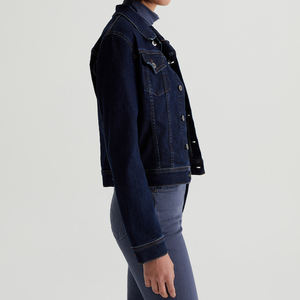 Chaqueta Vaquera Vintage Ajustada para Mujer, Personalizada OEM/ODM, en Tono Índigo Oscuro, de Algodón Puro, con Bolsillos con Solapa, Botones y Costuras en Contraste - Product Image 4