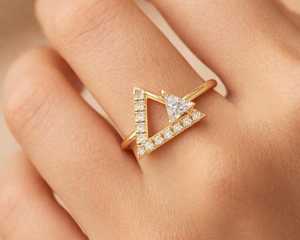 Bague géométrique moderne en moissanite taille ronde, en argent 925 plaqué or, style romantique, bijou cadeau original - Product Image 1