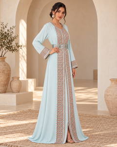 <span class=keywords><strong>Caftan</strong></span> marocain de luxe Mishkat Couture bleu glace avec broderie or <span class=keywords><strong>rose</strong></span> et <span class=keywords><strong>ceinture</strong></span> géométrique pour femme, idéal pour les soirées, respirant - Product Image 5
