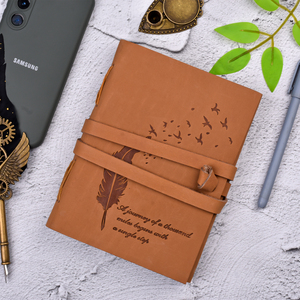 Journal en cuir gravé fait main avec fermeture à cordon |   Carnet vintage A5 avec motif plume |   Journal rustique pour écrire, cadeau - Product Image 3