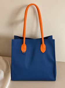 Sac fourre-tout en cuir PU bleu avec poignées d'épaule orange, fermeture à glissière et bouton - Sac à main tendance pour le quotidien, les voyages et les courses - Product Image 2
