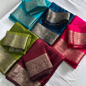 Sari en soie rouge de qualité supérieure avec bordure florale en zari doré pour mariage et occasions spéciales - Product Image 3