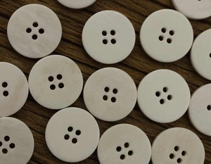 Botones de Hueso Natural Hechos a Mano para Ropa y Proyectos de Bricolaje, para Chaquetas de Mezclilla y Otros Prendas - Product Image 1