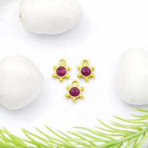 Pendentif Breloque Style Soleil en Rubis Teinté Plaqué Or, Pierre Précieuse Ronde Effet Éclat d'Étoile pour la Fabrication de Bijoux DIY, Fournitures pour Colliers et Boucles d'Oreilles - Product Image 1