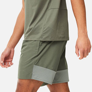 Conjunto de Dos Piezas de Ropa Deportiva Urbana para Hombre, Personalizada OEM, Camiseta de Manga Corta con Estampado Vintage y Pantalones Cortos Deportivos - Product Image 4