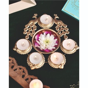 Cuenco Urli de Metal Martillado Hecho a Mano con Portavelas, Diseño de Pavo Real para Decoración de Diwali, Centro de Mesa para Bodas, Flor, Diya Flotante - Product Image 2